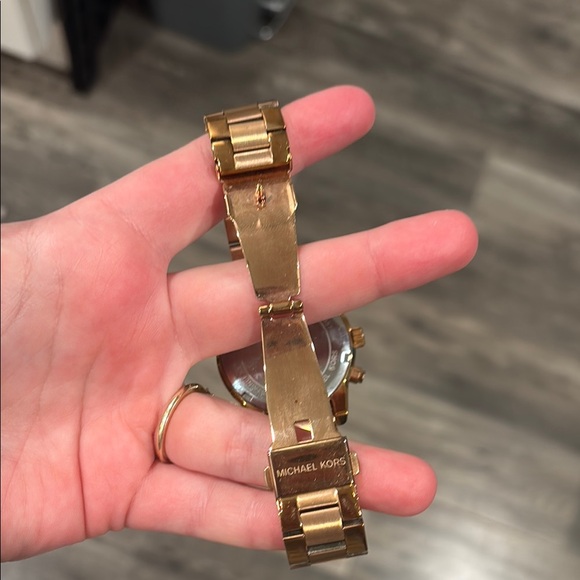 Michael Kors Rose Gold Women's Watch - Picture 4 of 7